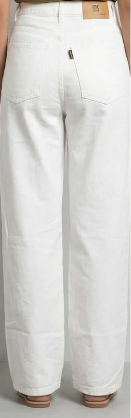 Women’s White Relaxed Straight Leg Jeans